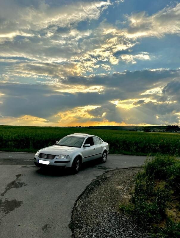 Silber Gebraucht 2003 VW Passat Limousine | 1.200 € (Superpreis) - Bild 1/4