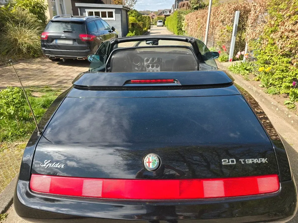 Second-hand Alfa Romeo Spider 155 CP (114 kW) 1998 Negru Cabrio