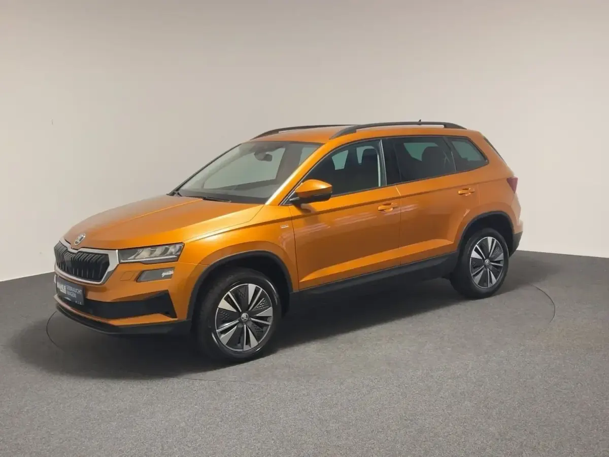 Gebraucht Skoda Karoq Tour 150 PS (110 kW) 2023 Phoenixorange premium metallic SUV