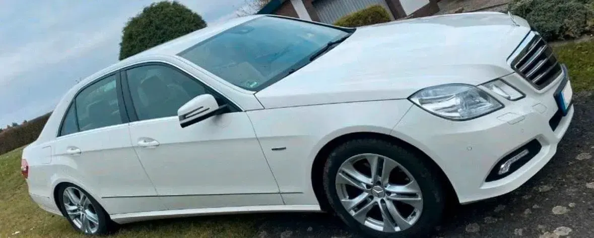 Gebraucht Mercedes E350 231 PS (169 kW) 2009 Weiß Limousine