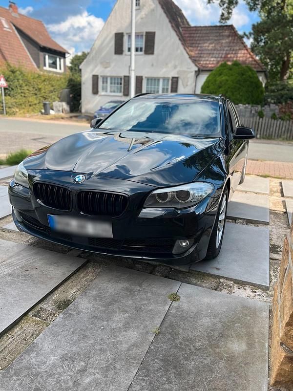 Schwarz Gebraucht 2012 BMW 525 Kombi | 6.695 € (Superpreis) - Bild 1/4