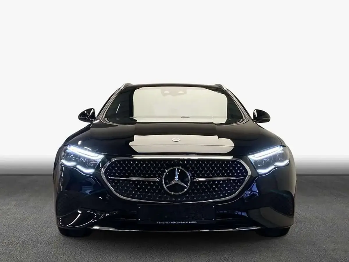 Gebraucht Mercedes E220 Avantgarde 197 PS (144 kW) 2026 Schwarz Kombi