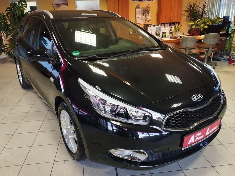 Schwarz Gebraucht 2014 Kia Ceed Sportswagon FIFA World Cup Edition Kombi | 9.900 € (Fairer Preis) - Bild 1/3
