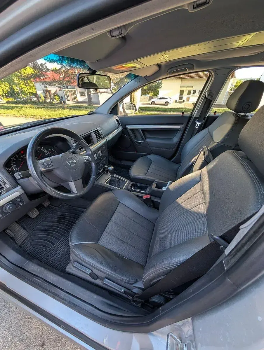 Gebraucht Opel Signum Edition+ 140 PS (102 kW) 2008 Silber Kleinwagen