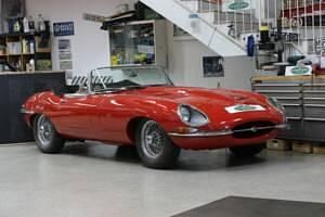 Rot Gebraucht 1963 Jaguar E-Type Cabrio | 129.950 € - Bild 1/4