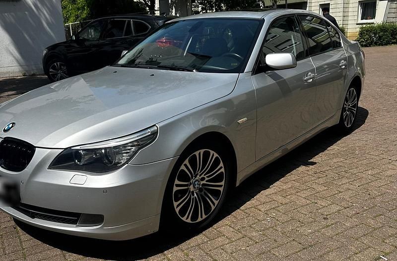 Gebraucht BMW 520 177 PS (130 kW) 2008 Silber Limousine