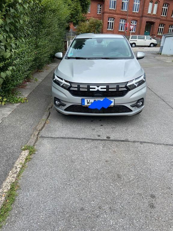 Grau Gebraucht 2023 Dacia Sandero Expression Kleinwagen | 16.000 € (Guter Preis) - Bild 1/4