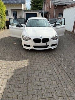 Weiß Gebraucht 2012 BMW 118 Sport Line Kleinwagen | 12.300 € - Bild 1/4
