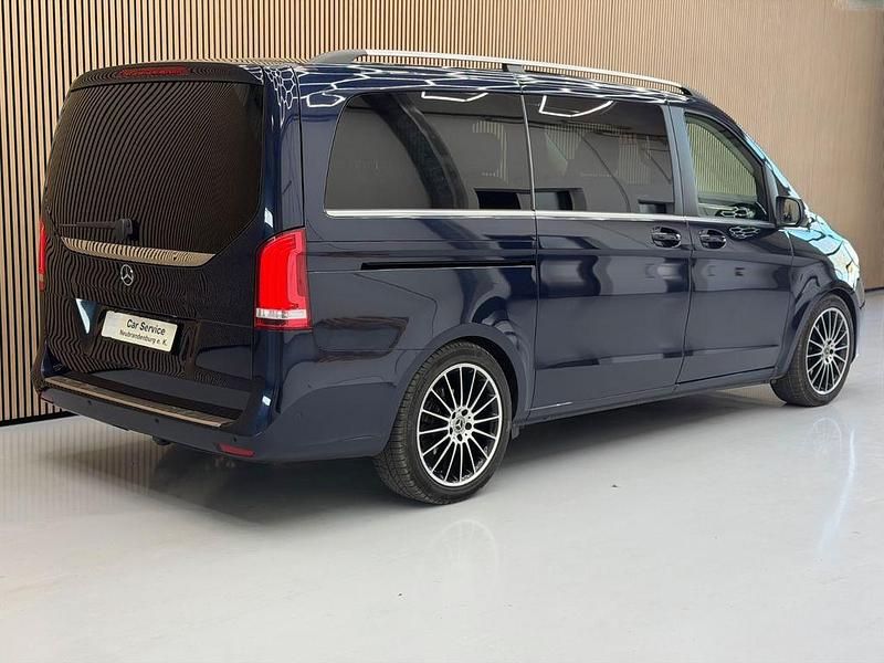 Gebraucht Mercedes V250 Exclusive 190 PS (139 kW) 2018 Blau Van / Kleinbus