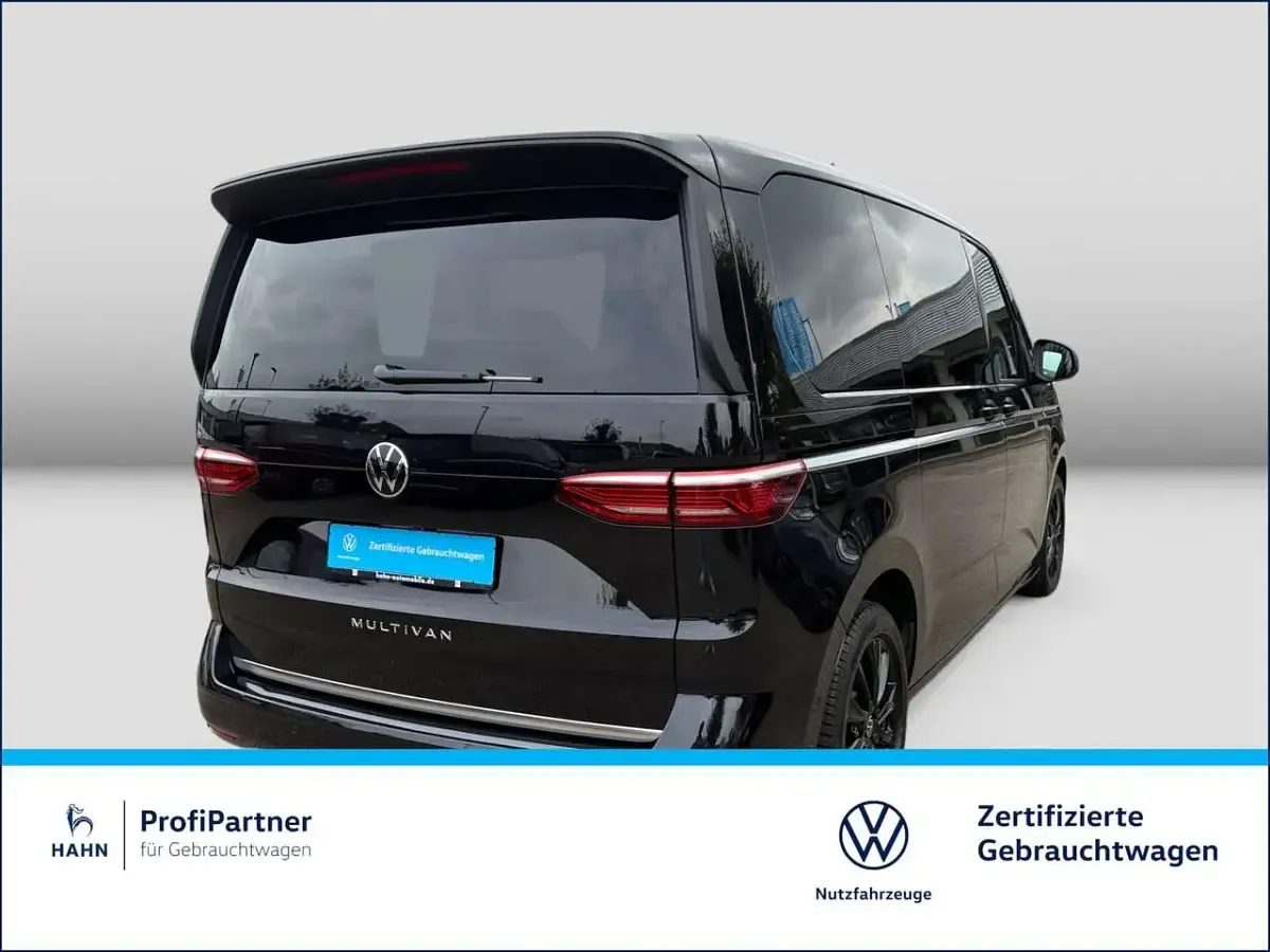 Używany VW T7 Style 150 KM (110 kW) 2024 Czarny Van