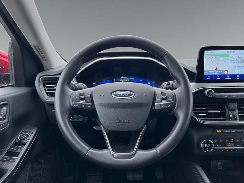 Gebraucht Ford Kuga Titanium 152 PS (111 kW) 2022 Rot SUV