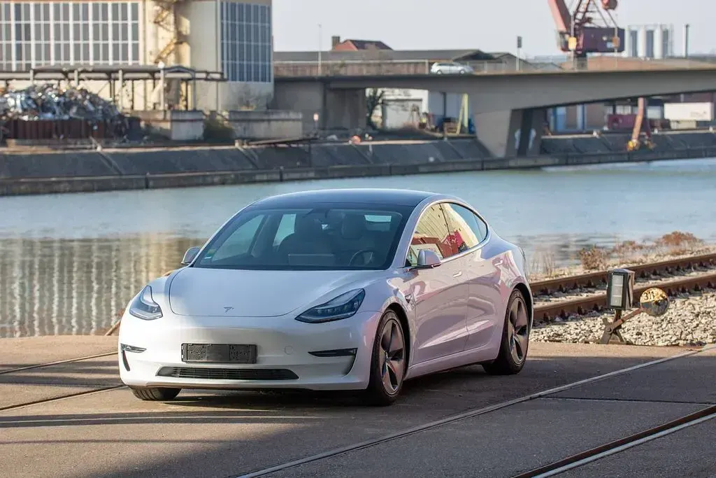 Gebraucht Tesla Model 3 350 kW (476 PS) 2020 Weiß Limousine