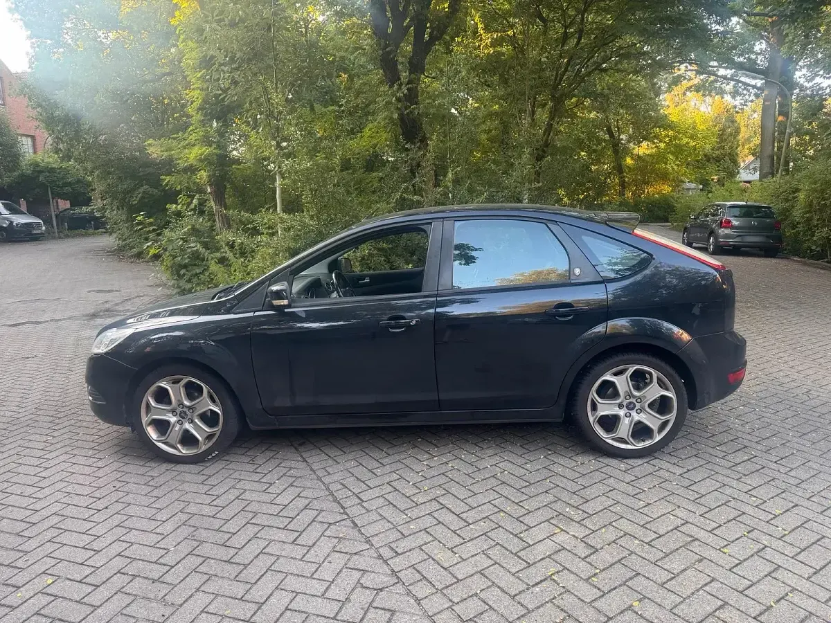 Gebraucht Ford Focus Ghia 125 PS (91 kW) 2009 Schwarz Limousine