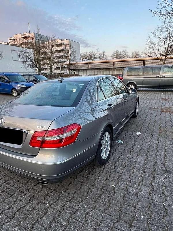 Gebraucht Mercedes E200 Avantgarde 184 PS (135 kW) 2011 Limousine