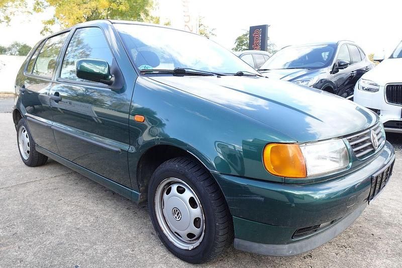 Grün Gebraucht 1999 VW Polo Limousine | 1.290 € (Fairer Preis) - Bild 1/4