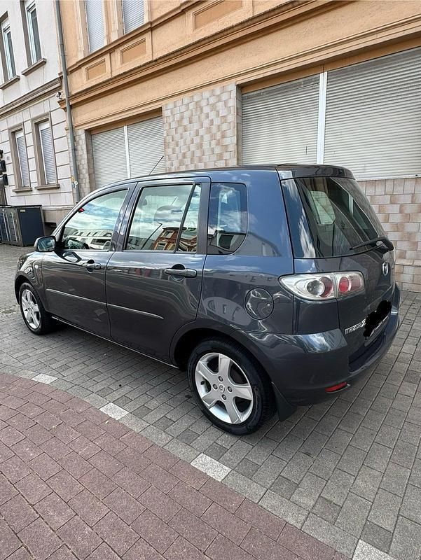 Grau Gebraucht 2007 Mazda 2 Kleinwagen | 2.100 € (Superpreis) - Bild 1/4