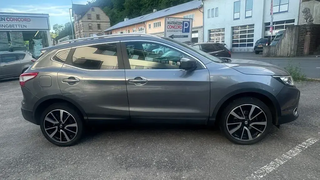 Gebraucht Nissan Qashqai 360º 116 PS (85 kW) 2015 Grau SUV