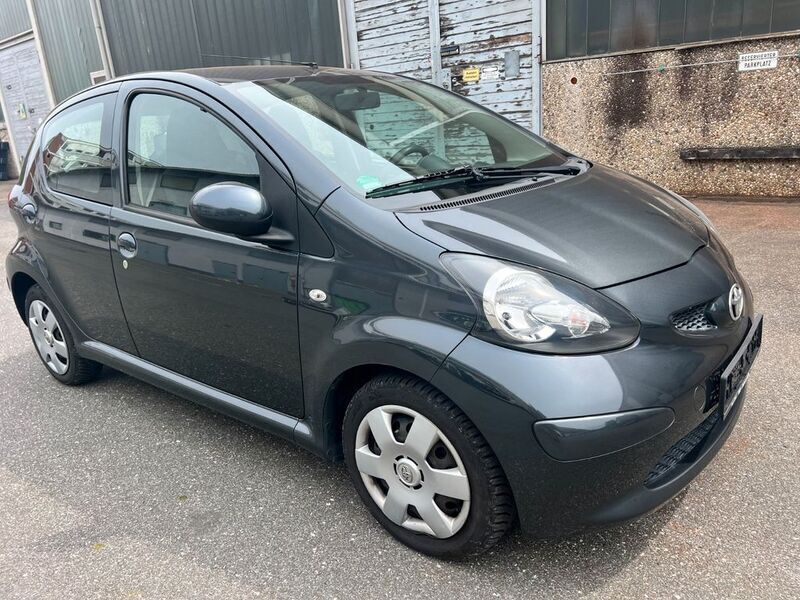 Grau Gebraucht 2006 Toyota Aygo Cool Kleinwagen | 2.499 € (Fairer Preis) - Bild 1/4