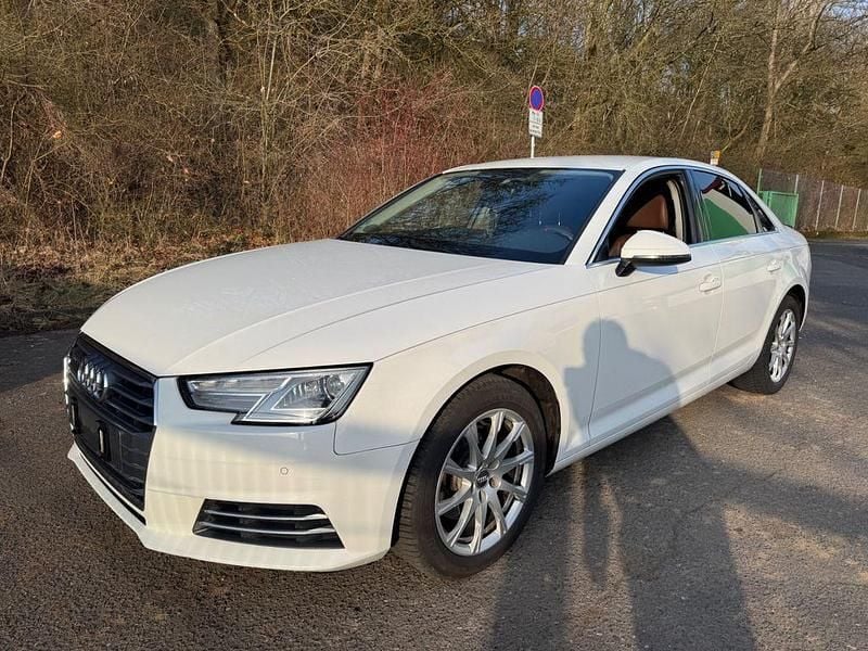 Gebraucht Audi A4 Sport 150 PS (110 kW) 2017 Weiß Limousine