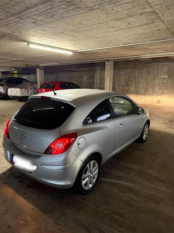 Gebraucht Opel Corsa 90 PS (66 kW) 2010 Silber Kleinwagen