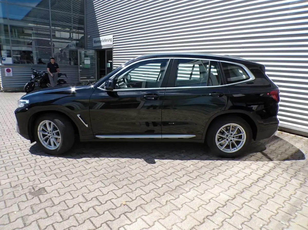 Gebraucht BMW X3 Sport Line 190 PS (139 kW) 2023 Schwarz SUV