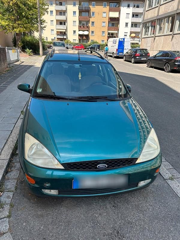 Grün Gebraucht 1999 Ford Focus Kombi | 800 € (Guter Preis) - Bild 1/4