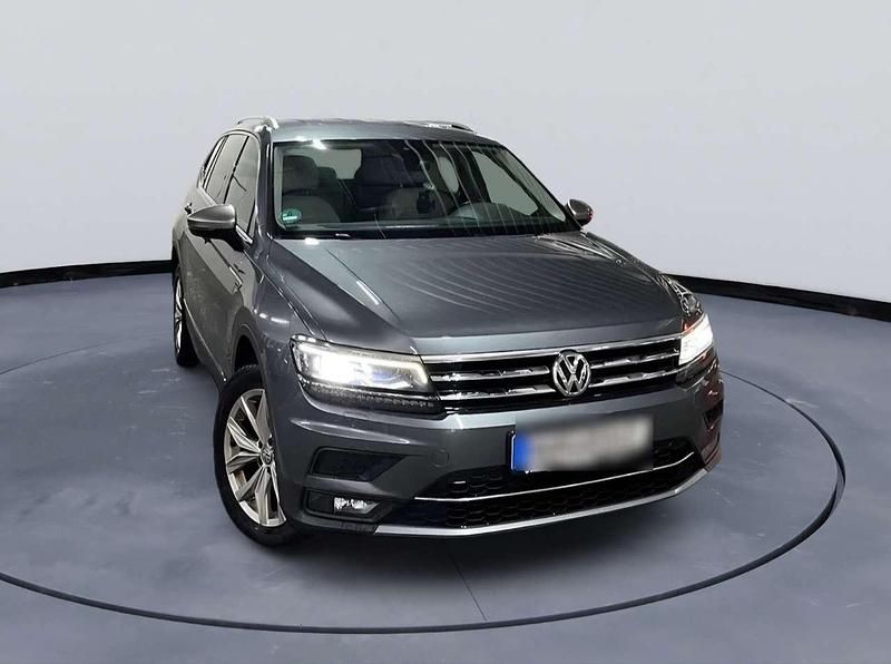 Grau Gebraucht 2018 VW Tiguan Allspace Highline SUV | 16.999 € (Fairer Preis) - Bild 1/4
