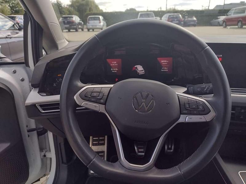 Gebraucht VW Golf VIII Move 110 PS (80 kW) 2024 Weiß Kombi