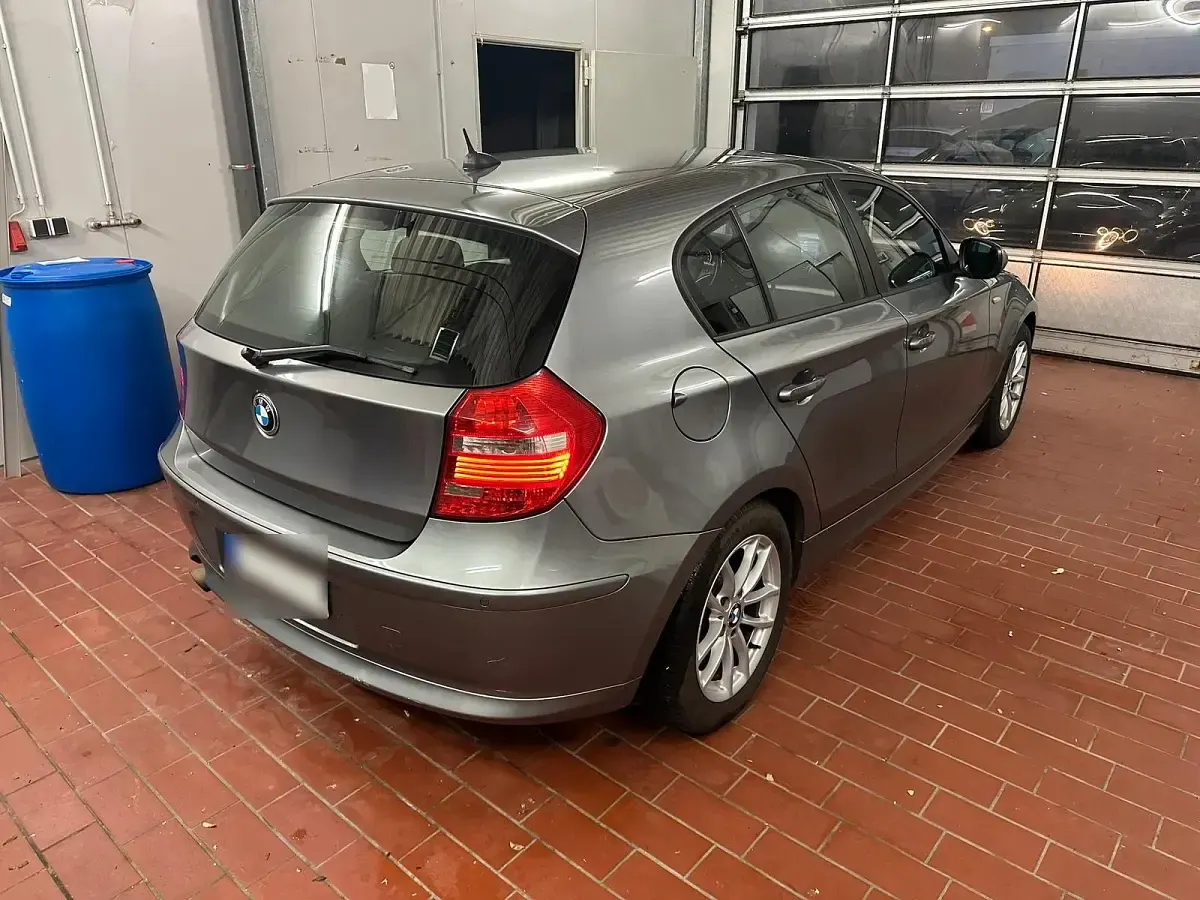 Gebraucht BMW 118 143 PS (105 kW) 2010 Grau Kleinwagen