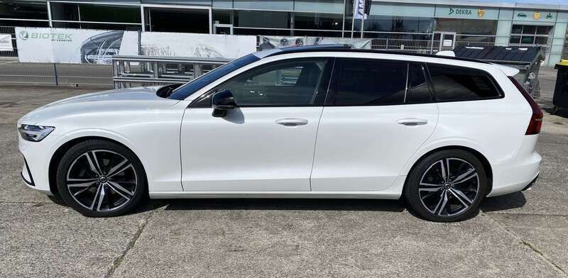 Gebraucht 2020 Volvo V60 R-Design Kombi | 31.000 € - Bild 1/4
