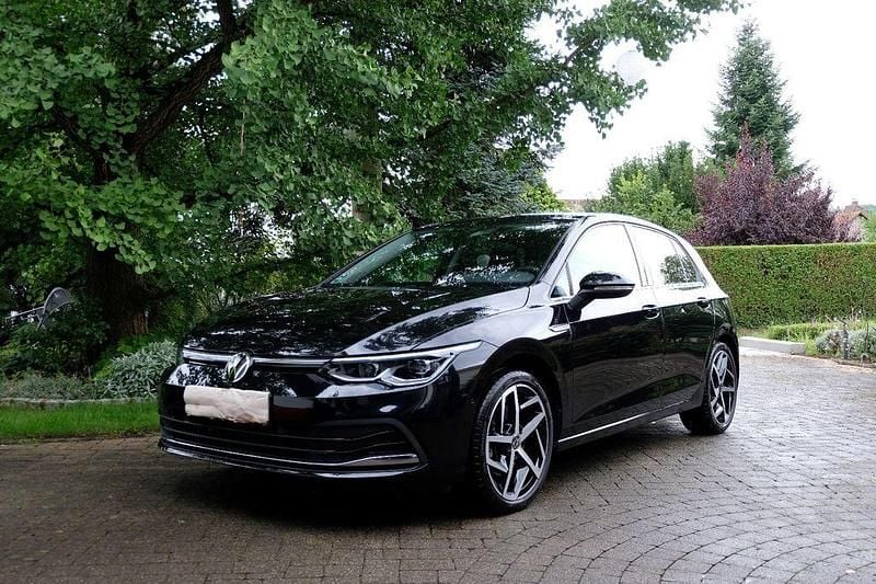 Schwarz Gebraucht 2021 VW Golf VIII Style Limousine | 24.700 € (Superpreis) - Bild 1/4