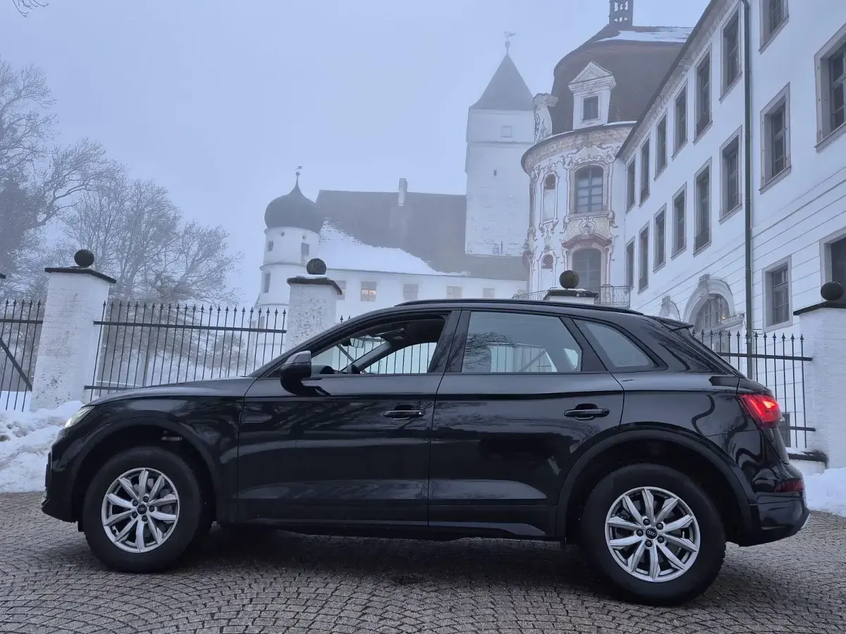 Second-hand Audi Q5 Basis 204 CP (150 kW) 2025 Negru SUV