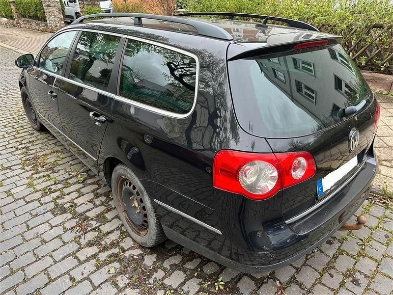 Second-hand VW Passat 140 CP (102 kW) 2005 Negru Break