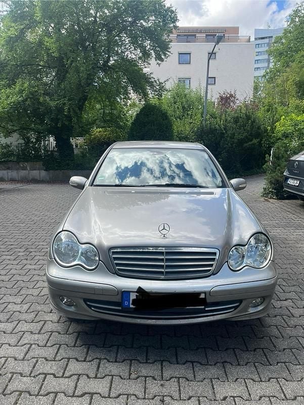 Silber Gebraucht 2005 Mercedes C180 Limousine | 4.500 € (Teuer) - Bild 1/4
