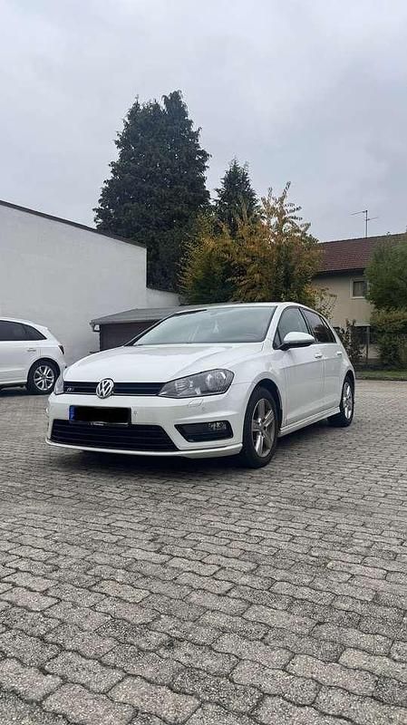 Weiß Gebraucht 2016 VW Golf VII Comfortline Kleinwagen | 10.800 € (Guter Preis) - Bild 1/4