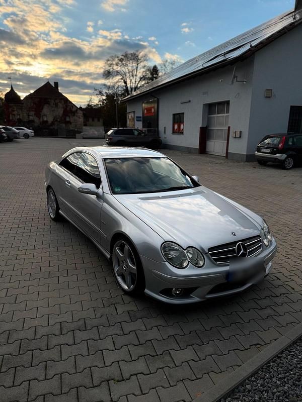 Grau Gebraucht 2009 Mercedes CLK220 Coupé | 7.300 € - Bild 1/4