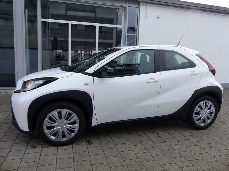 Gebraucht Toyota Aygo X Play 72 PS (52 kW) 2023 Weiß SUV