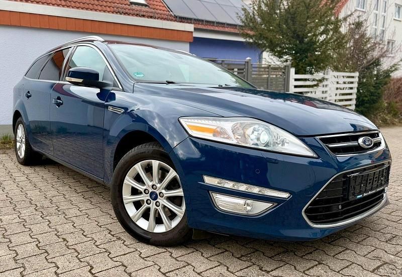 Gebraucht Ford Mondeo Titanium 140 PS (102 kW) 2012 Blau Kombi