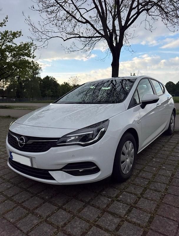 Weiß Gebraucht 2020 Opel Astra Limousine | 6.800 € (Superpreis) - Bild 1/4