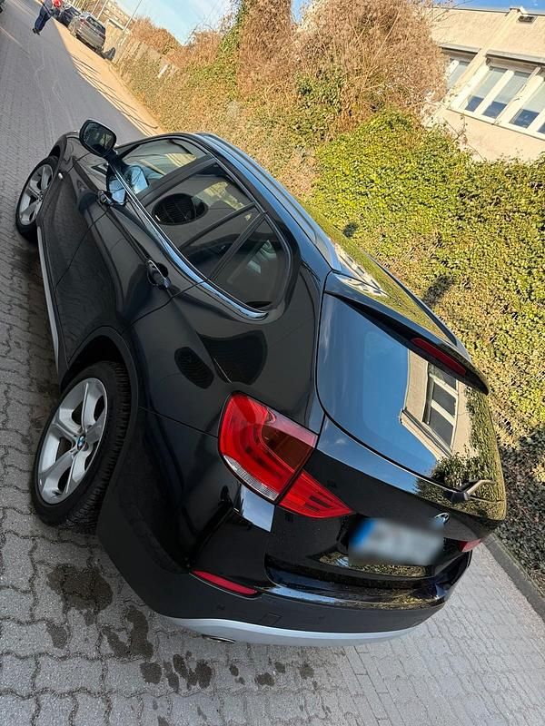 Gebraucht BMW X1 143 PS (105 kW) 2011 Schwarz SUV