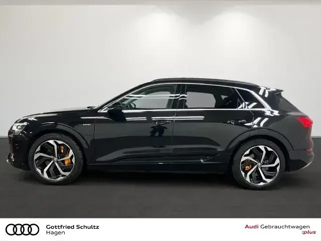 Second-hand Audi e-tron Advanced 300 kW (408 CP) 2023 Negru SUV