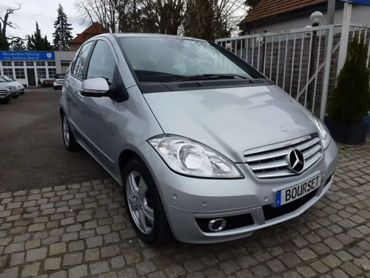Gebraucht Mercedes A160 Avantgarde 95 PS (69 kW) 2012 Silber Kleinwagen