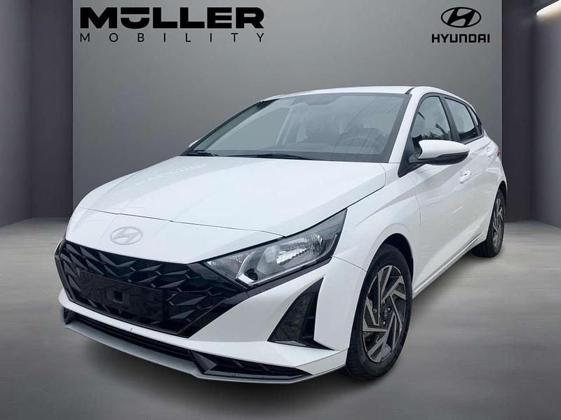 Atlas white / sol Neu 2025 Hyundai i20 Trend Limousine | 21.444 € (Fairer Preis) - Bild 1/4