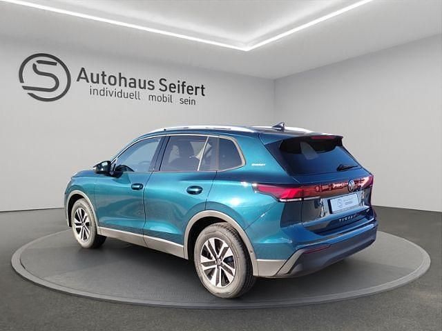 Neu VW Tiguan 150 PS (110 kW) 2026 Blau SUV