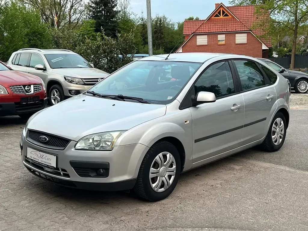 Używany Ford Focus Fun X 101 KM (74 kW) 2007 Srebrny Sedan/Limuzyna