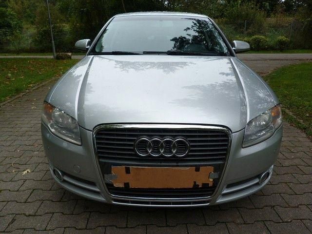 Silber Gebraucht 2005 Audi A4 Limousine | 4.999 € (Etwas zu teuer) - Bild 1/4
