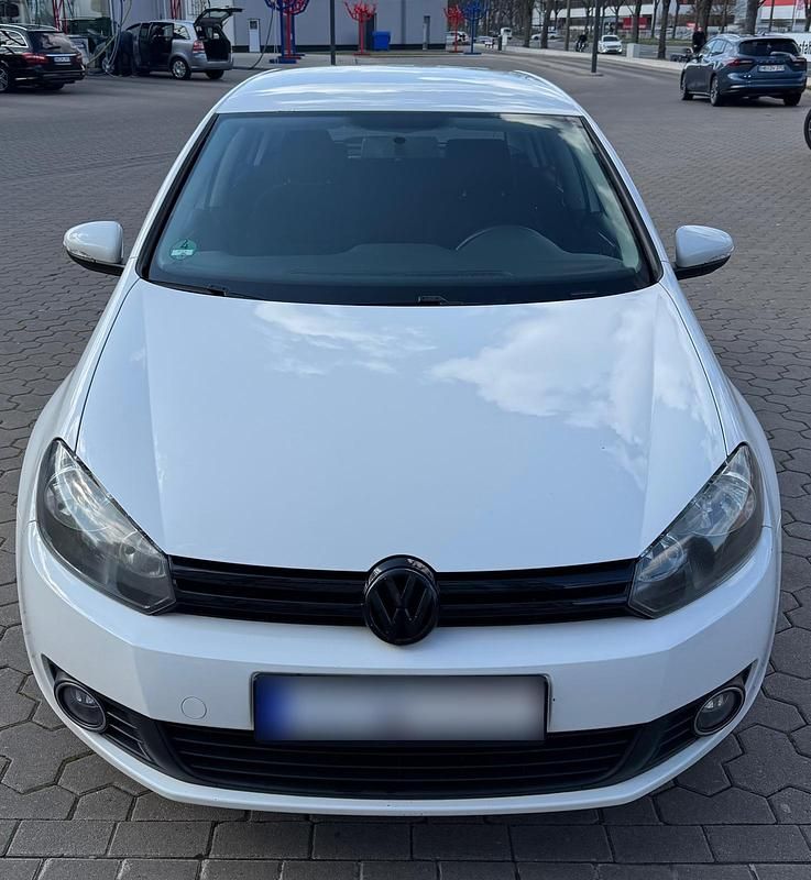 Gebraucht VW Golf VI 105 PS (77 kW) 2010 Weiß Kleinwagen
