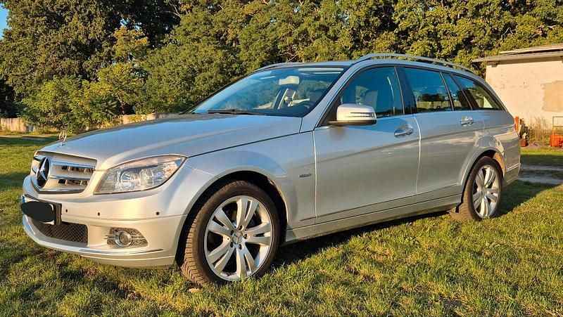 Silber Gebraucht 2010 Mercedes C180 Kombi | 7.900 € - Bild 1/4