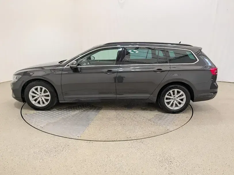 Gebraucht VW Passat Business 150 PS (110 kW) 2024 Mangangrau metallic Kombi