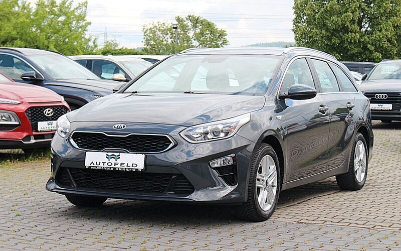 Grau (metallic) Gebraucht 2021 Kia Ceed Sportswagon Vision Kombi | 15.950 € (Fairer Preis) - Bild 1/4